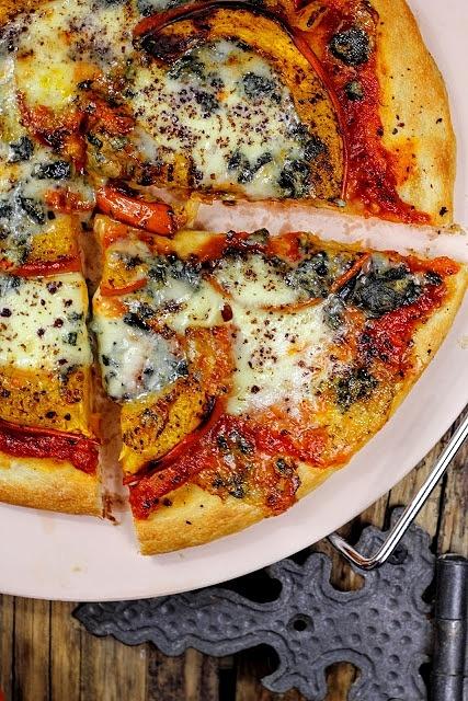 Pizza z dynią i gorgonzolą