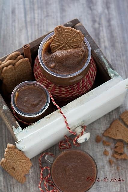 Krem speculoos z herbatników i przyprawami korzennymi