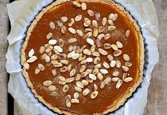 Tarta dyniowa z karmelem i orzeszkami na Święto Dziękczynienia