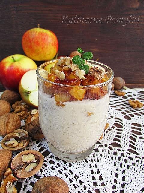 Deser ryżowy z karmelizowanymi jabłkami i orzechami