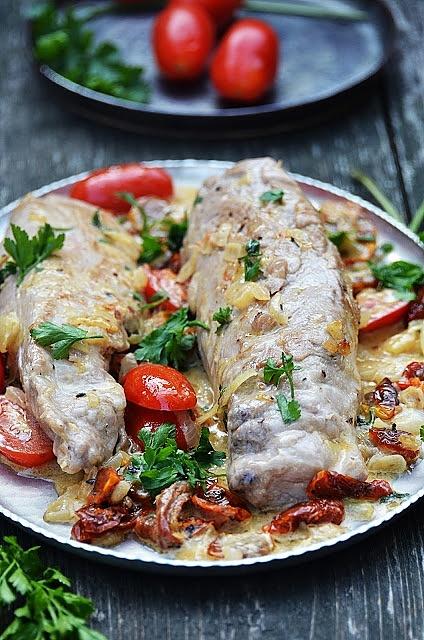 Polędwiczki wieprzowe w sosie z suszonych pomidorów
