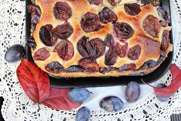 Ciasto drożdżowe ze śliwkami