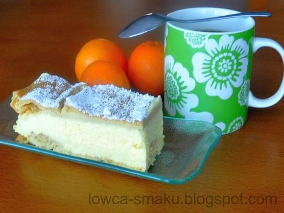 Karpatka z kremem i posypką cukrową