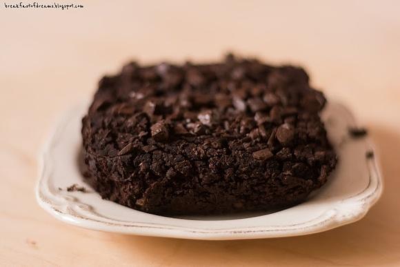Brownie z białej fasoli z gorzką czekoladą i kakao