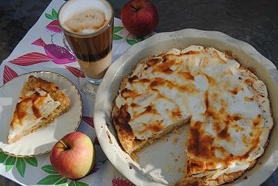 Tarta z jabłkami i pianą z jogurtu