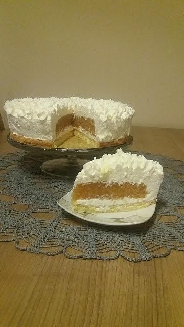Tort śmietanowo-jabłkowy