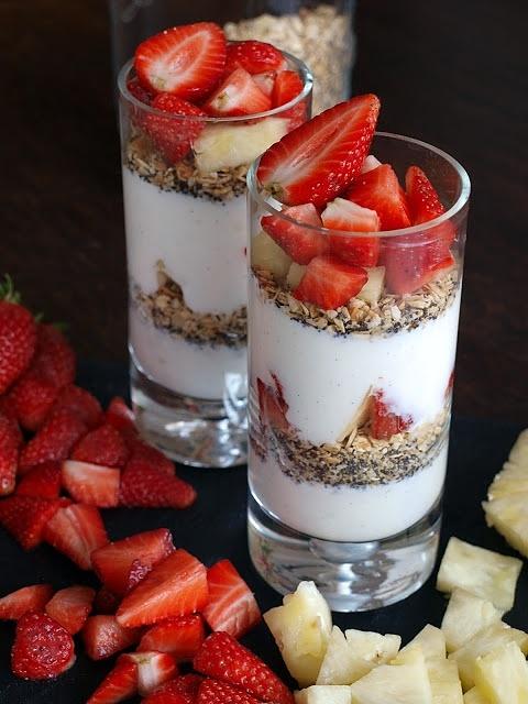 Lekie Jogurtowe parfait z owocami