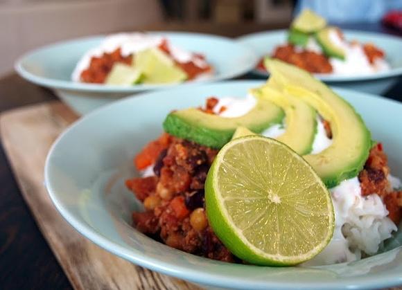 Chili con carne z mięsem i warzywami