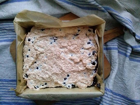 Kruche ciasto z borówkami i kokosową bezą