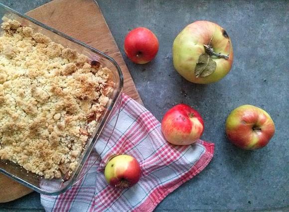 Crumble z jabłkami i cynamonem