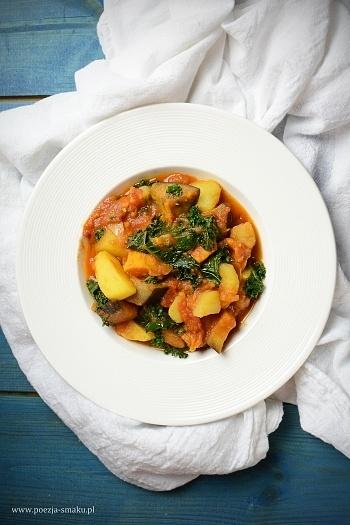 Warzywne curry z bakłażanem, batatem i jarmużem