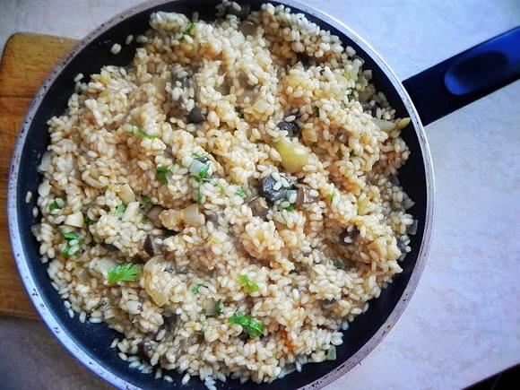 Risotto z grzybami leśnymi na białym winie