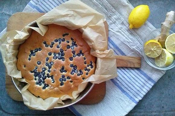 Cytrynowe ciasto z borówkami