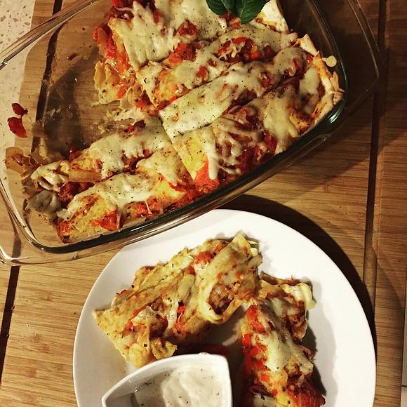 Meksykańskie enchiladas z kurczakiem i pomidorami