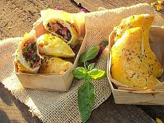 Pierożki z jarmużem mozzarellą i boczkiem