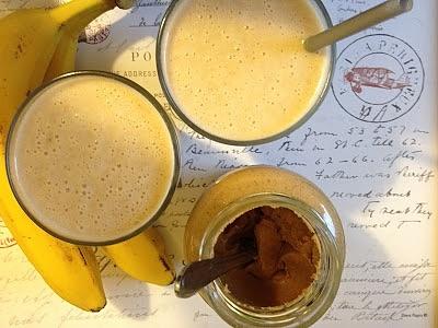 Smoothie z banana i masła orzechowego