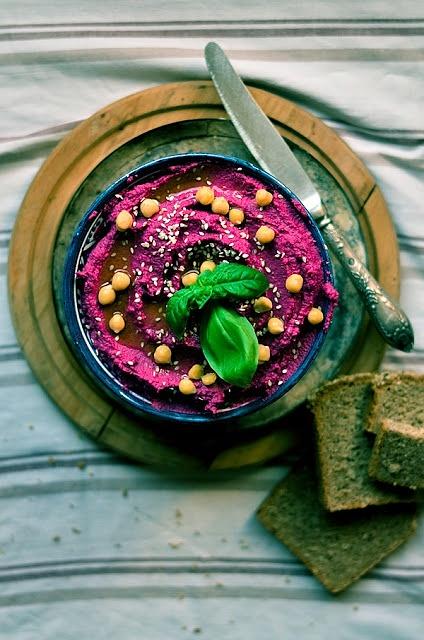 Hummus z pieczonych buraków
