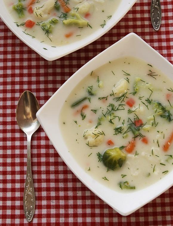 Zupa alpejska z warzywami i serkiem śmietankowym