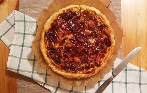 Quiche z kiełbasą i boczniakami