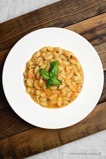 Makaron z pomidorami i mascarpone - prosty przepis na obiad