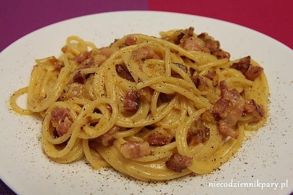 Spaghetti carbonara z mascarpone - szybki włoski przepis
