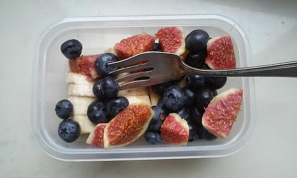 Owocowy lunchbox - zdrowa przekąska do pracy i na wynos