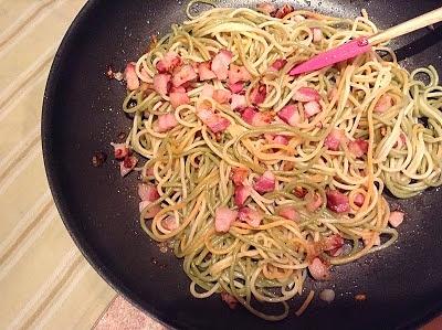Spaghetti z boczkiem i czosnkiem