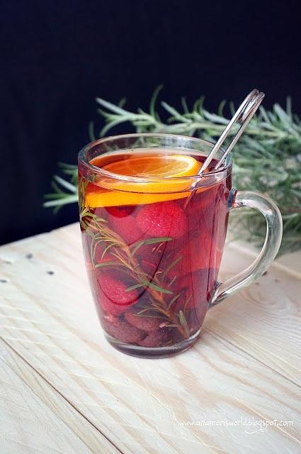 Malinowa herbata z rozmarynem i pomarańczą