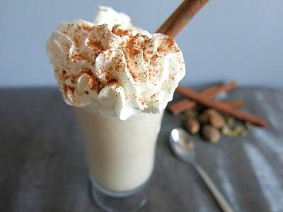 Dyniowe latte z syropem pumpkin spice