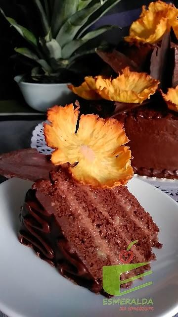 Tort czekoladowo-ananasowy