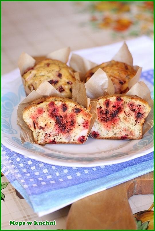 Muffiny z burakami i boczkiem