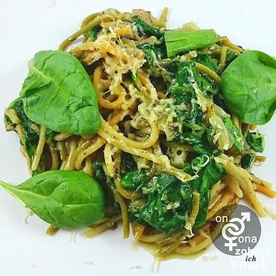 Tymiankowe półspaghetti z pieczarkami i szpinakiem