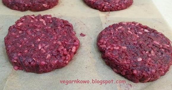 Buraburger wegański z buraków