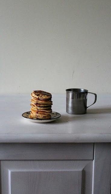 Pikelets - australijskie placki z syropem trzcinowym