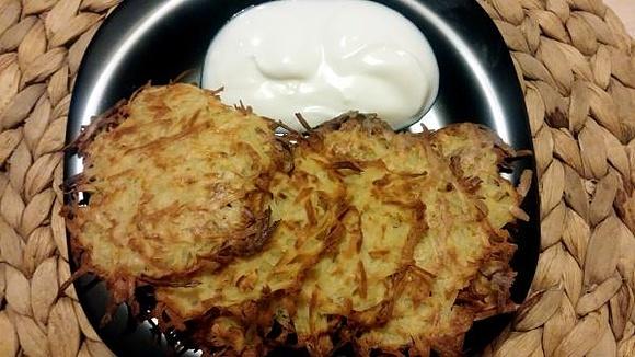 Dietetyczne bezglutenowe pieczone placki ziemniaczane