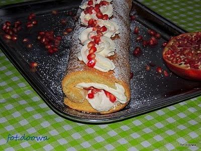 Rolada biszkoptowa śmietankowo-granatowa