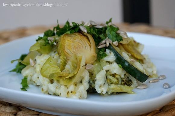 Zielone risotto z pieczoną brukselką, brokułem i cukinią