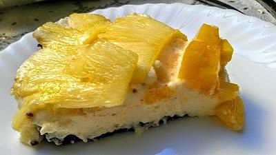 Egzotyczna tarta bez pieczenia z kremem budyniowym