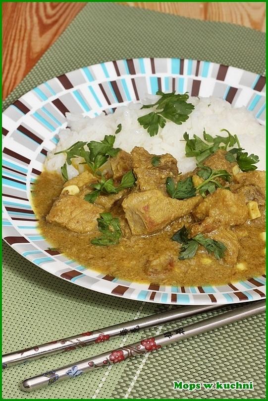 Wieprzowina w zielonym curry z marynowanym czosnkiem