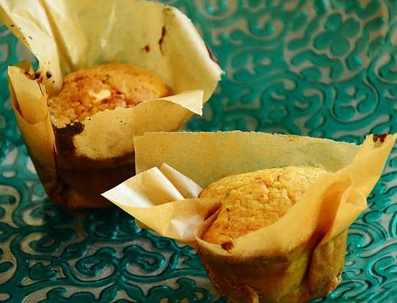 Sezamowe muffinki z czereśniami ze słoika