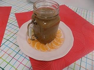 Szejk jaglany banan kakao khaki z suszoną figą i mandarynką