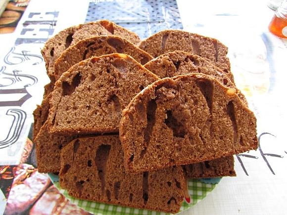 Trzy składnikowe ciasto czekoladowe z czekoladą