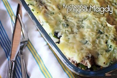Zapiekanka z fasolą, pieczarkami i kurczakiem pod puree ziemniaczanym
