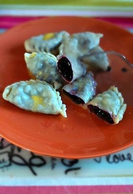 Lekkie pierogi borówkowe