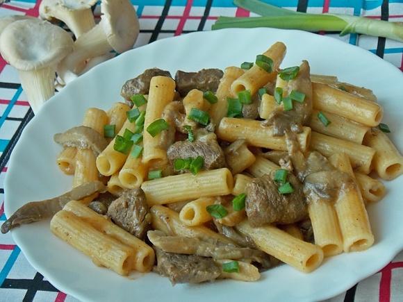 Makaron z kaczką i boczniakami