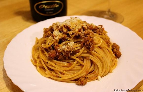 Spaghetti z sosem bolońskim