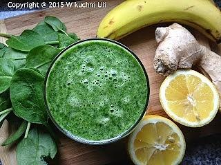 Szpinakowe smoothie z bananem i imbirem