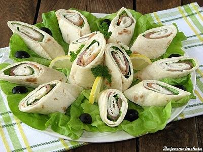 Tortilla z łososiem i kremowym serkiem chrzanowym