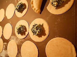 Razowe pierogi ze szpinakiem