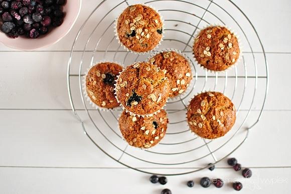 Muffiny z borówkami i płatkami owsianymi